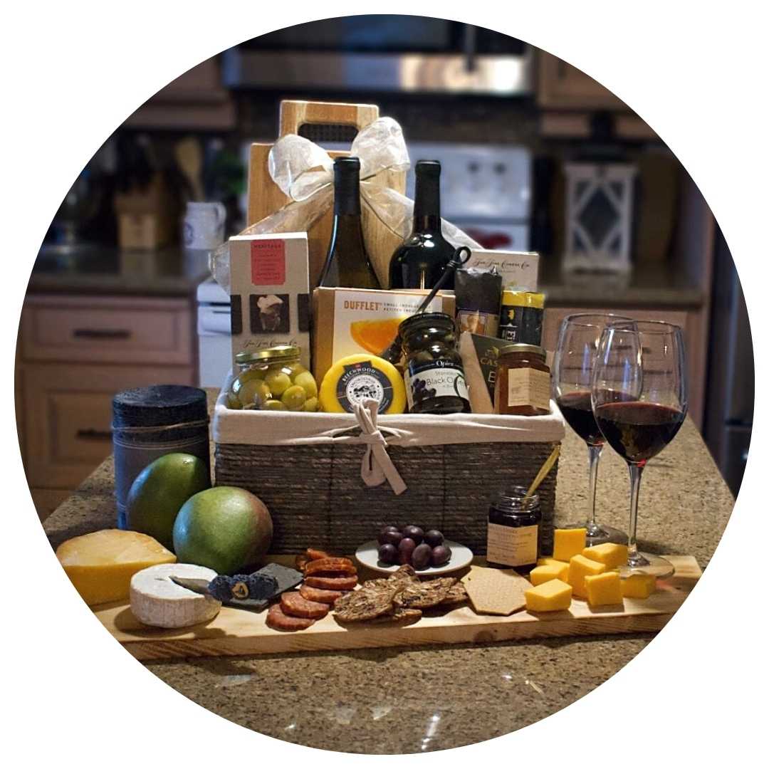 http://maggiesgiftbaskets.ca/cdn/shop/collections/charcuterie-baskets-668066_1200x1200.jpg?v=1665890309